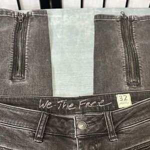 We The Free Dark Gray Denim Pants Back Zippers and Zippered Pockets. 32 EUC